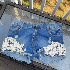 Summer jeans short shorts, with lace detail